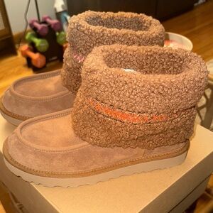 UGG Sherpa camel MINI boots